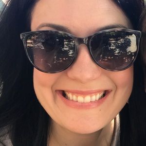 Meet your Posher, Dana dugas